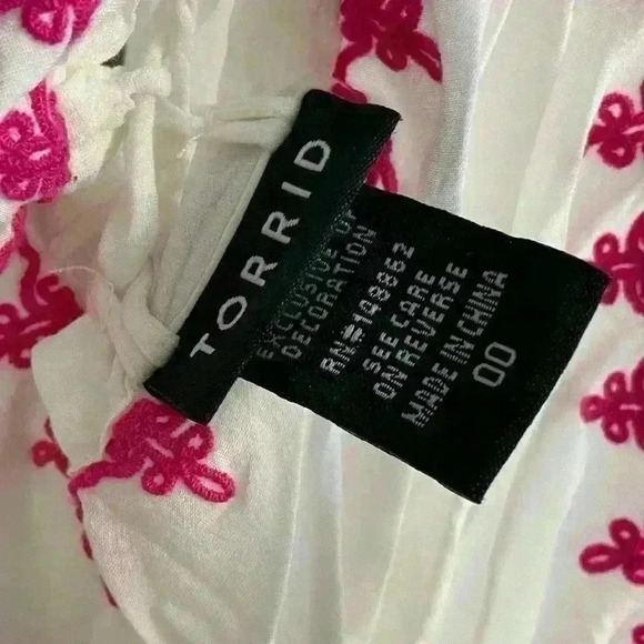 Torrid white camisoles/tank top embroidered adjustable straps. Medium - Picture 5 of 6